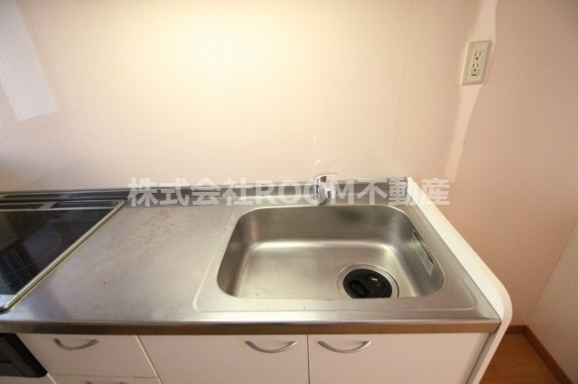 第2年見マンションのキッチン|コンパクトなキッチンで掃除もラクラク