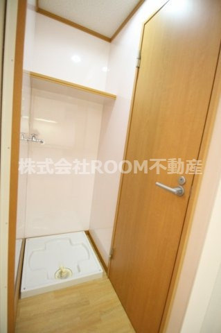 第2年見マンションの洗面所|明るい洗面所です