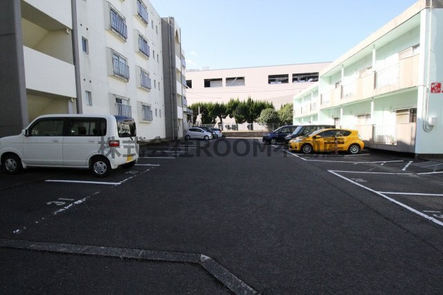 第2年見マンションの駐車場|駐車場があるので、車を買う予定の方も安心です