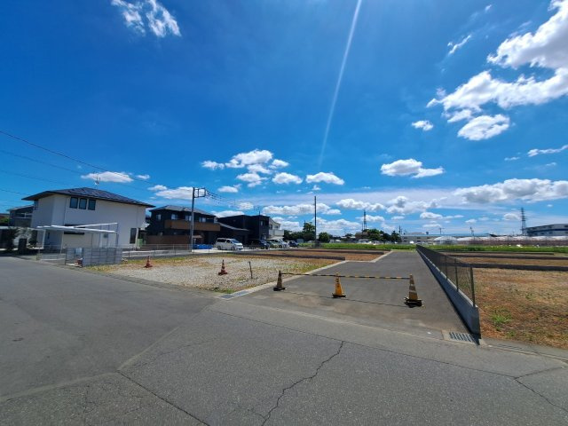 越谷市七左町4丁目売地3期の前面道路含む現地写真
