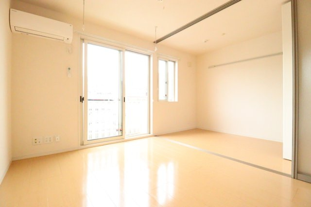 千葉市花見川区花園１丁目のアパートの居間・リビング|LDK