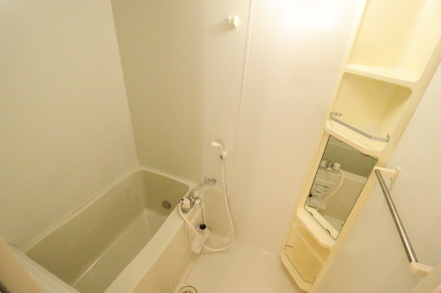 千葉市花見川区花園１丁目のアパートの浴室|追い焚き給湯機能付き浴室