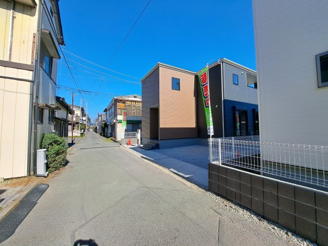 新築　前橋市若宮町　Livele Garden.S　1号棟の前面道路含む現地写真|現地写真　西側接道幅員約3.8ｍ	東側接道幅員約3.9ｍ		

