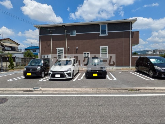 ウッドリバーの駐車場