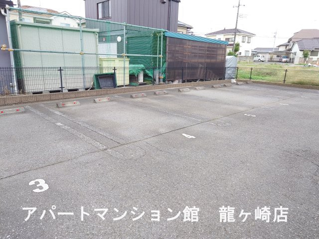 アークグレイスⅢの駐車場