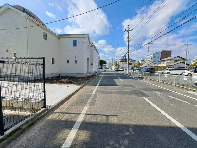 新築　前橋市南町22-1期　LIGNAGE　1号棟の前面道路含む現地写真|現地写真　北側接道幅員約8ｍ