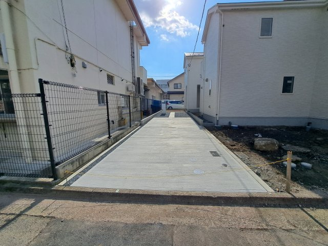 新築　前橋市南町22-1期　LIGNAGE　1号棟の駐車場|現地写真　駐車スペースは縦列駐車なりますが、2台分可能です！
　