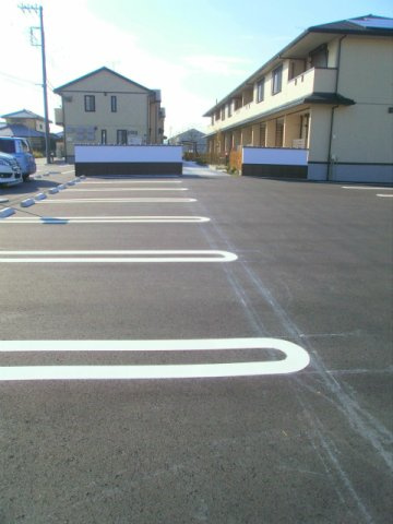 シャ ティグレ　壱番館の駐車場