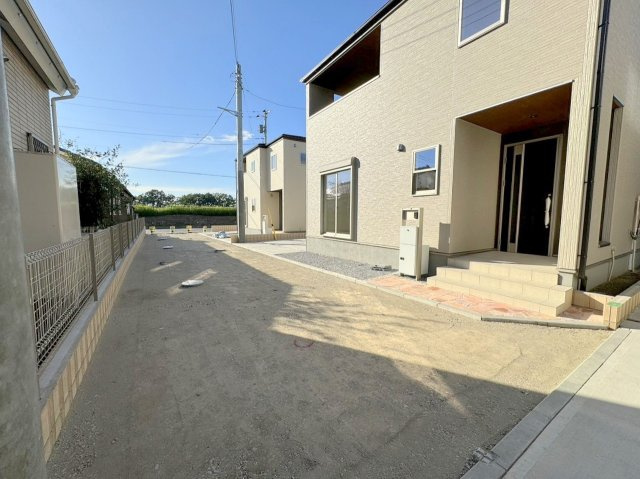 吉川市中曽根1丁目　新築戸建　全3棟　2号棟の前面道路含む現地写真|前面道路含む現地写真になります。
