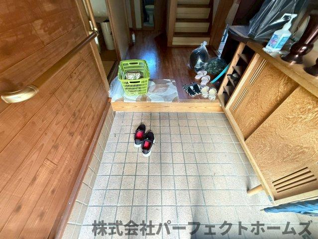 津田東町２丁目中古戸建の玄関|シンプルで使いやすい玄関です