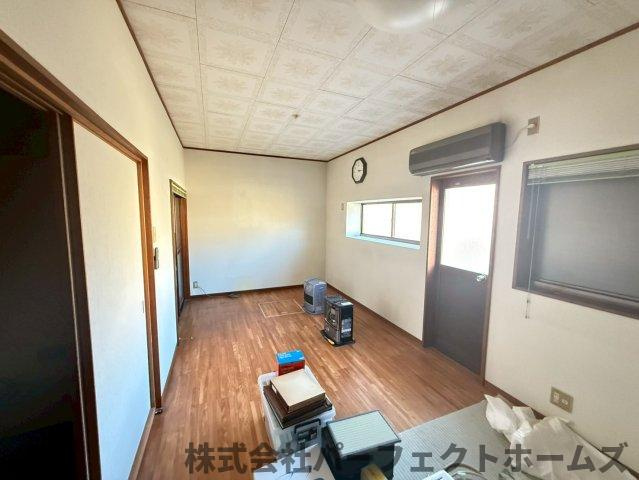 津田東町２丁目中古戸建の居間・リビング|ゆったり過ごせるリビングです