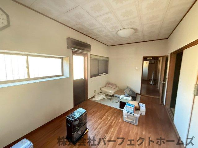 津田東町２丁目中古戸建の居間・リビング|ゆったり過ごせるリビングです