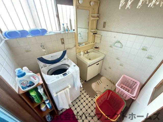 津田東町２丁目中古戸建の洗面所|広い洗面スペース