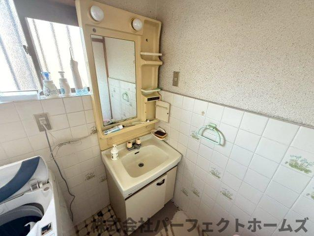 津田東町２丁目中古戸建の独立洗面台|独立洗面台で身支度をすべて済ませてしまいましょう