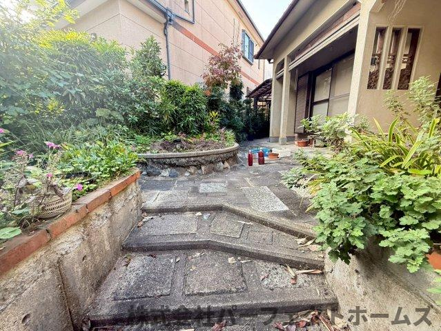 津田東町２丁目中古戸建のエントランス