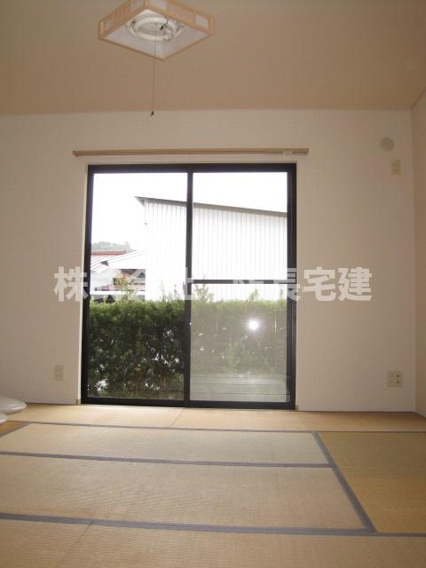 山口市大内矢田南６丁目の一戸建ての和室|フローリングだけでなく、和室もあります