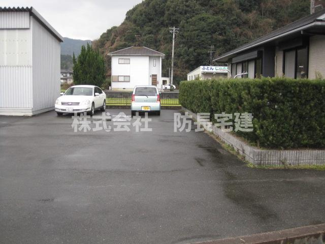山口市大内矢田南６丁目の一戸建ての駐車場|車をお持ちの方に嬉しい駐車場付きの物件です