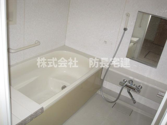 山口市大内矢田南６丁目の一戸建ての浴室|きれいなお風呂です