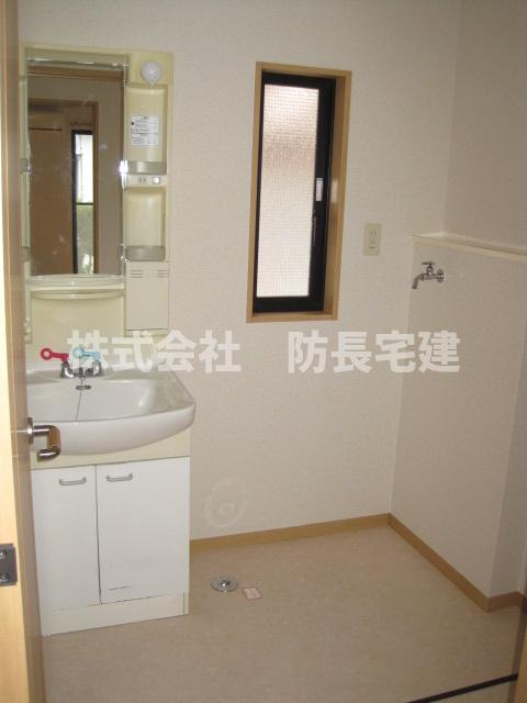 山口市大内矢田南６丁目の一戸建ての洗面所|使いやすい洗面所です