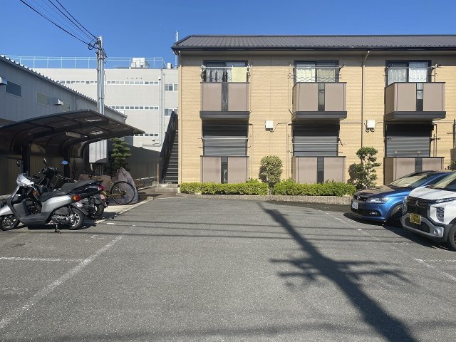 M'sエクレールの駐車場