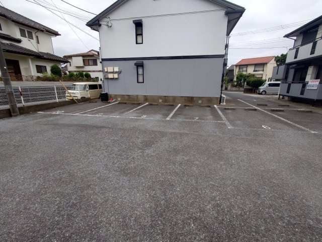 ソレイユ弐番館の駐車場