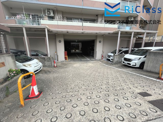 クルーセ長田駅前の駐車場
