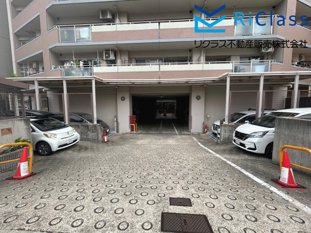 クルーセ長田駅前の駐車場