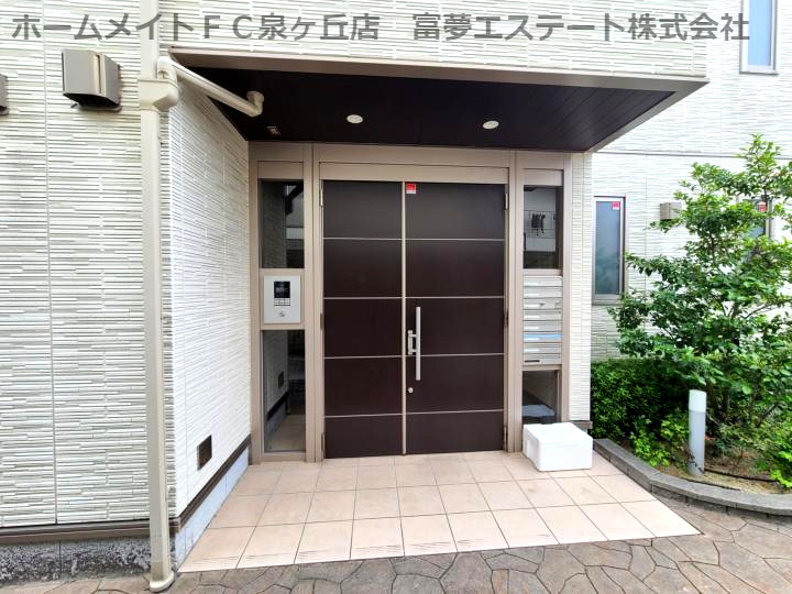クラヴィーア上野芝のエントランス