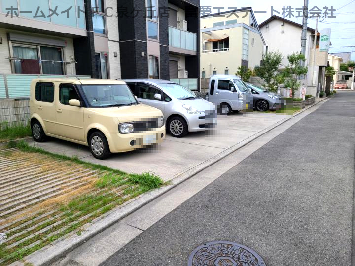 クラヴィーア上野芝の駐車場