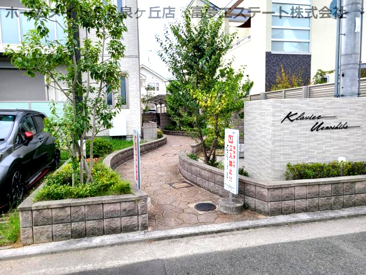 クラヴィーア上野芝のエントランス