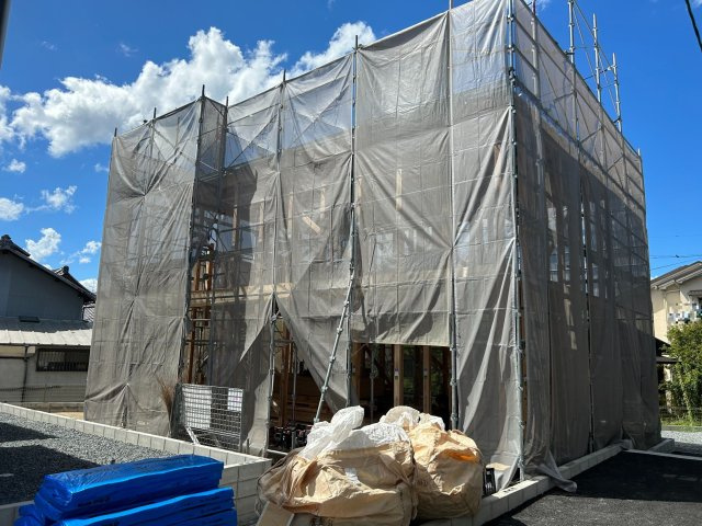 ２沿線利用可能☆収納充実４ＬＤＫ☆駐車２台可能☆クレイドルガーデン木津川市吐師第２の外観|現況 建築中(令和５年８月撮影)