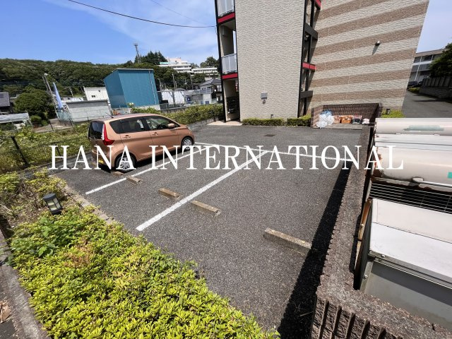レオパレスメイフラワーの駐車場