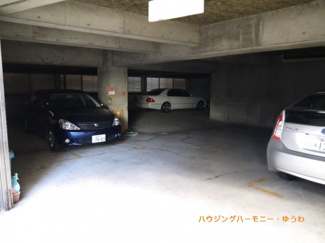 【その他共用部分】 | 建物内に駐車場を完備。