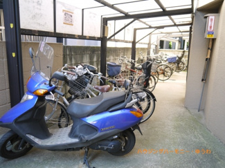 【その他共用部分】 | 便利な屋根付駐輪場・バイク置場あり
