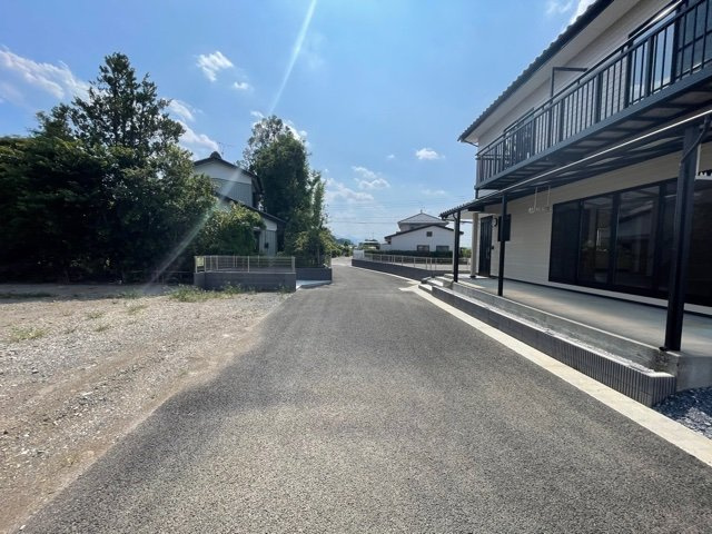 児玉郡上里町嘉美　中古の前面道路含む現地写真|前面道路含む現地写真です