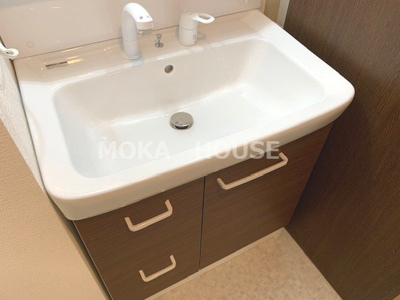 【洗面所】 | 珈琲館ビル | 忙しい朝には欠かせない洗面所です