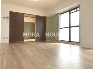 【居間・リビング】 | 珈琲館ビル | こちらの居間で趣味の時間をお楽しみください