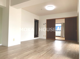 【居間・リビング】 | 珈琲館ビル | こちらの居間で趣味の時間をお楽しみください