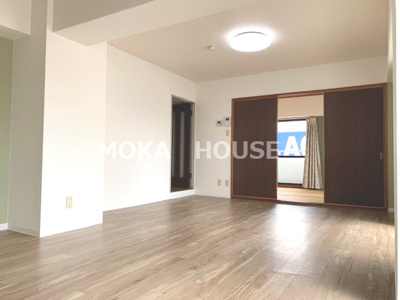 【居間・リビング】 | 珈琲館ビル | こちらの居間で趣味の時間をお楽しみください