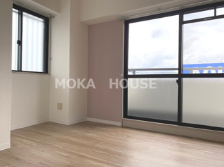 【居間・リビング】 | 珈琲館ビル | こちらの居間で趣味の時間をお楽しみください