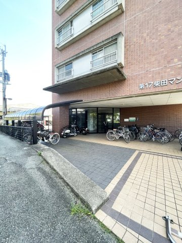徳島市勝占町外敷地の賃貸マンションのエントランス