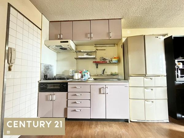 メゾンドール和歌山のキッチン|【キッチン】
３コ口なので同時に３つのお料理を作ることができます♪