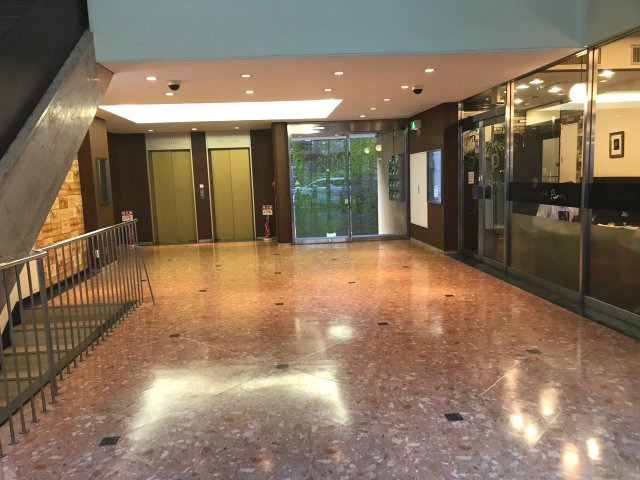 高田馬場柳屋ビルのエントランス