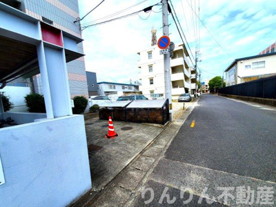 【駐車場】 | ヴェルメゾンツインB | 駐車場があるので、車を買う予定の方も安心です