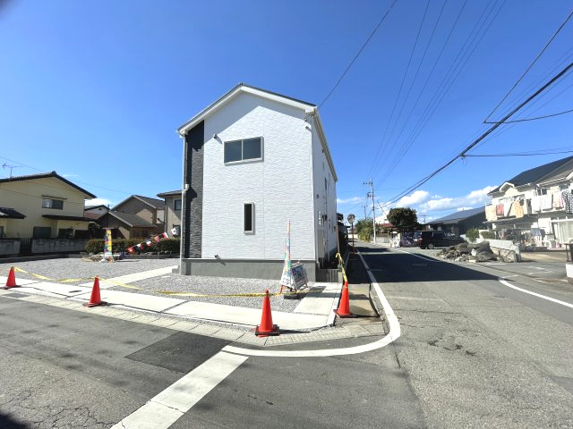 藤岡市小林第5（全1棟）1号棟の前面道路含む現地写真|前面道路含む現地写真です