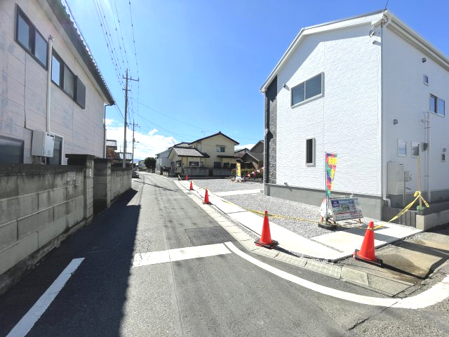 藤岡市小林第5（全1棟）1号棟の前面道路含む現地写真|前面道路含む現地写真です