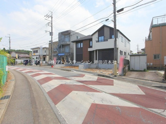 【前面道路含む現地写真】