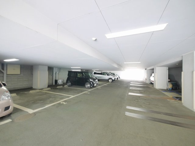 シティホームズ生駒駅前の駐車場|カースペースがあります
