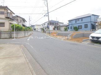 【前面道路含む現地写真】