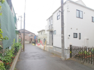 【前面道路含む現地写真】